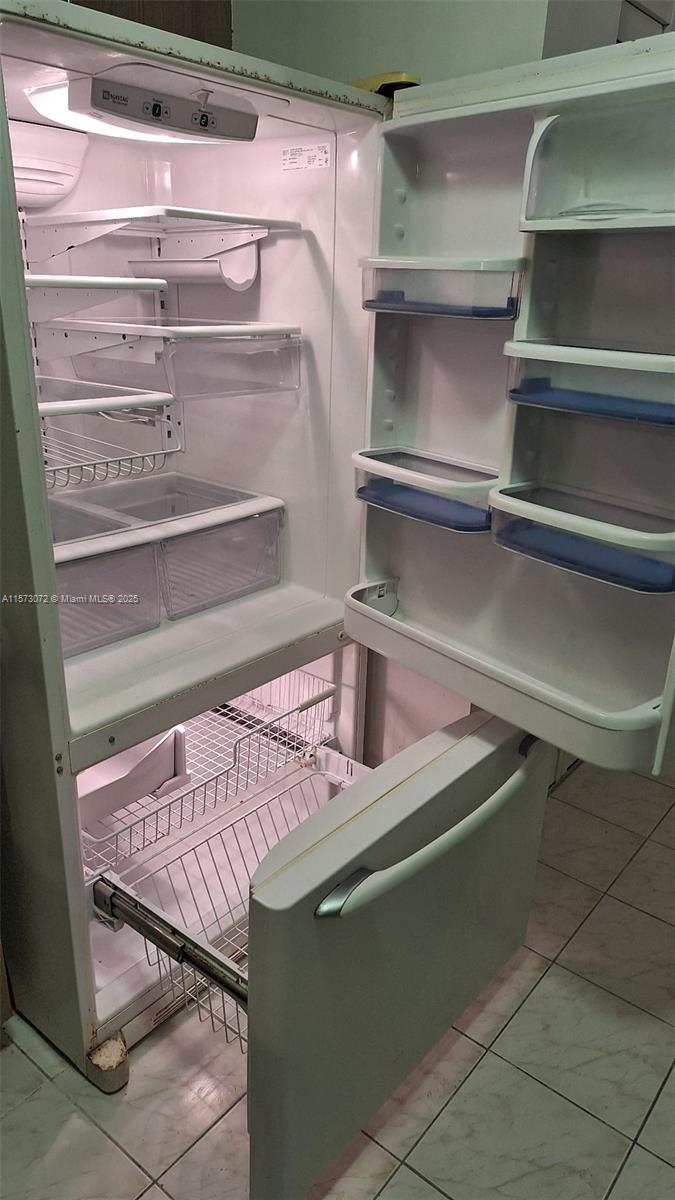 LAKE EMERALD CONDOMINIUM - Residential