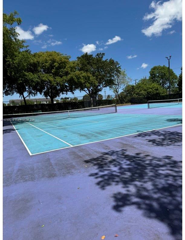 LAKE EMERALD CONDOMINIUM - Residential