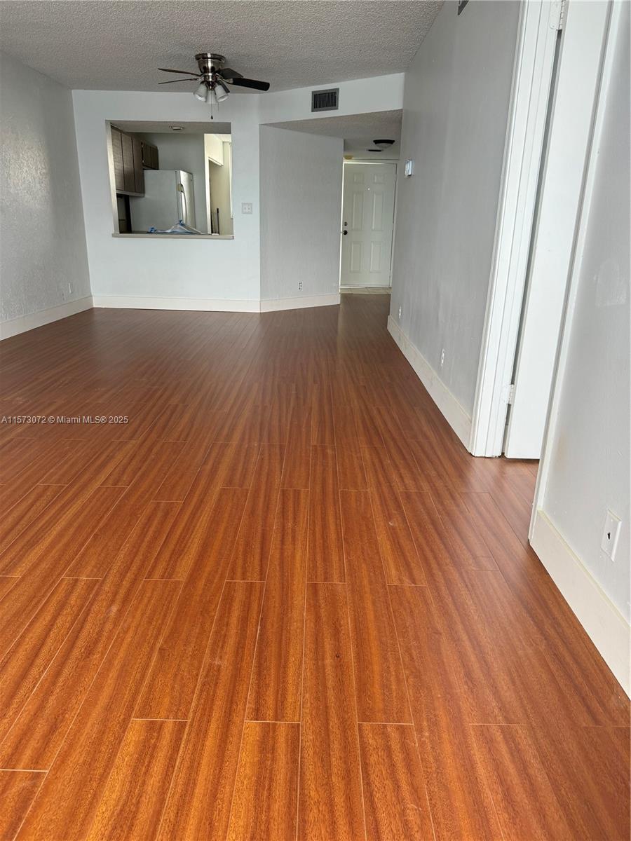 LAKE EMERALD CONDOMINIUM - Residential