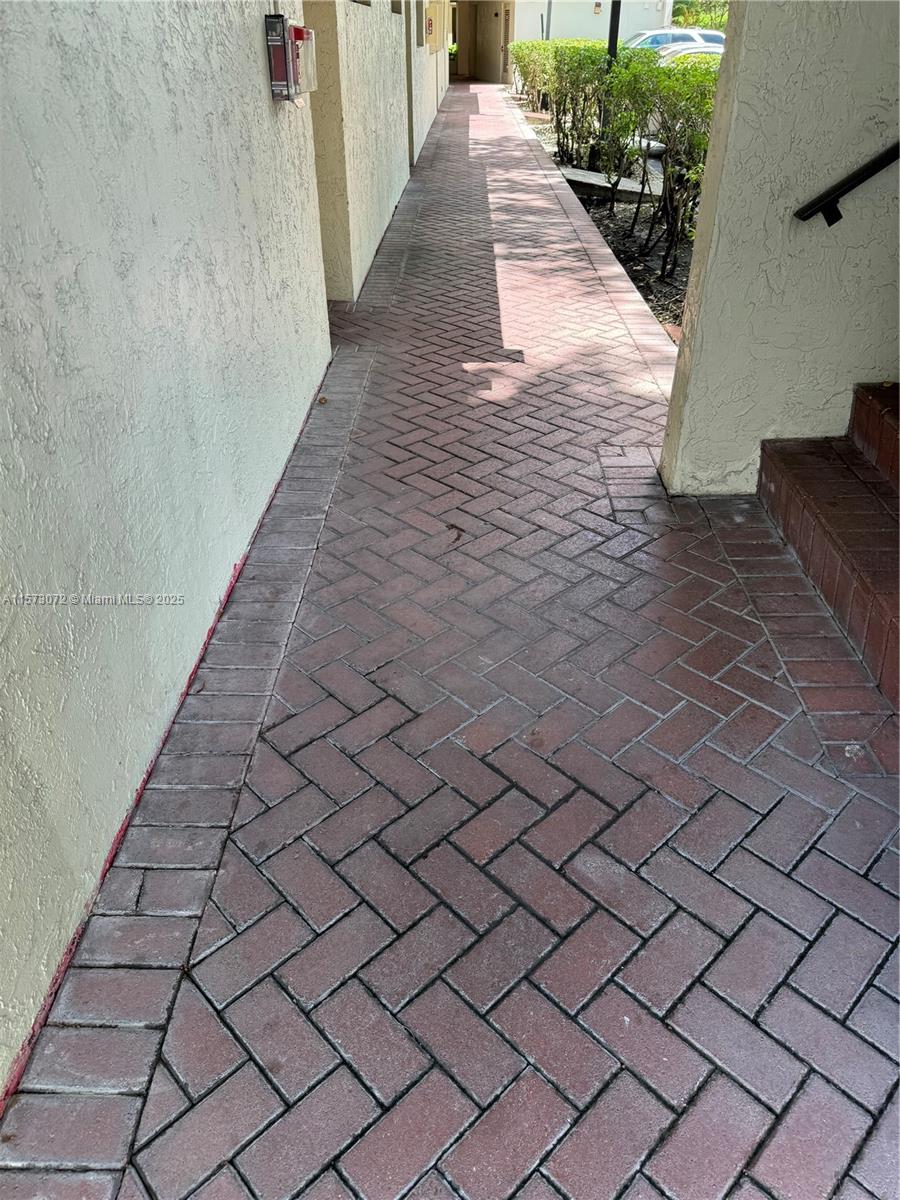 LAKE EMERALD CONDOMINIUM - Residential