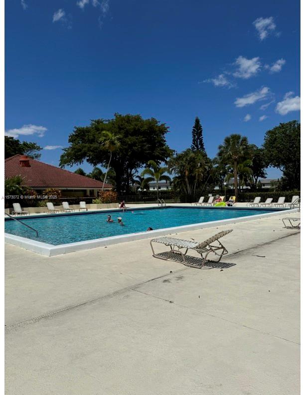 LAKE EMERALD CONDOMINIUM - Residential