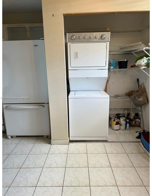 LAKE EMERALD CONDOMINIUM - Residential