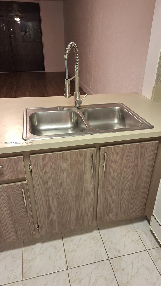 LAKE EMERALD CONDOMINIUM - Residential