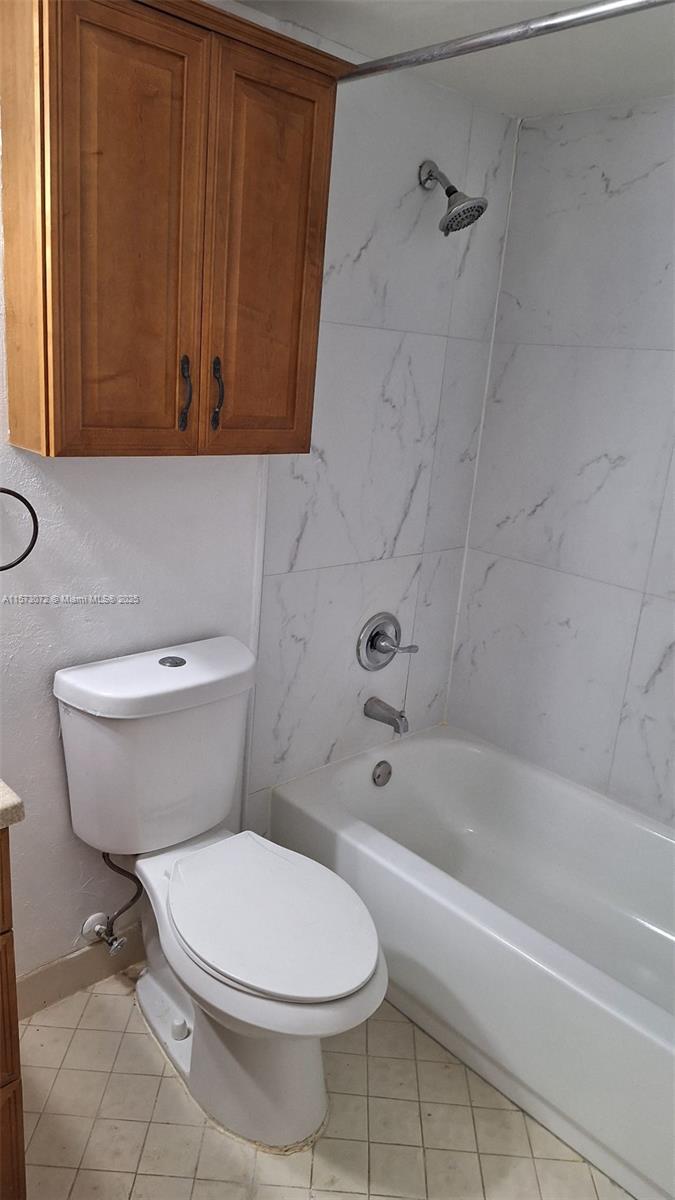 LAKE EMERALD CONDOMINIUM - Residential