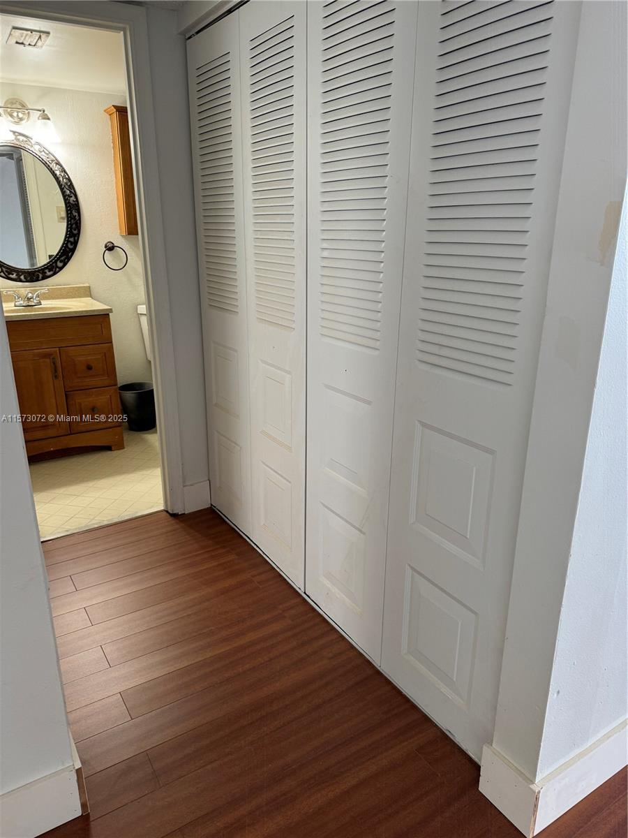 LAKE EMERALD CONDOMINIUM - Residential