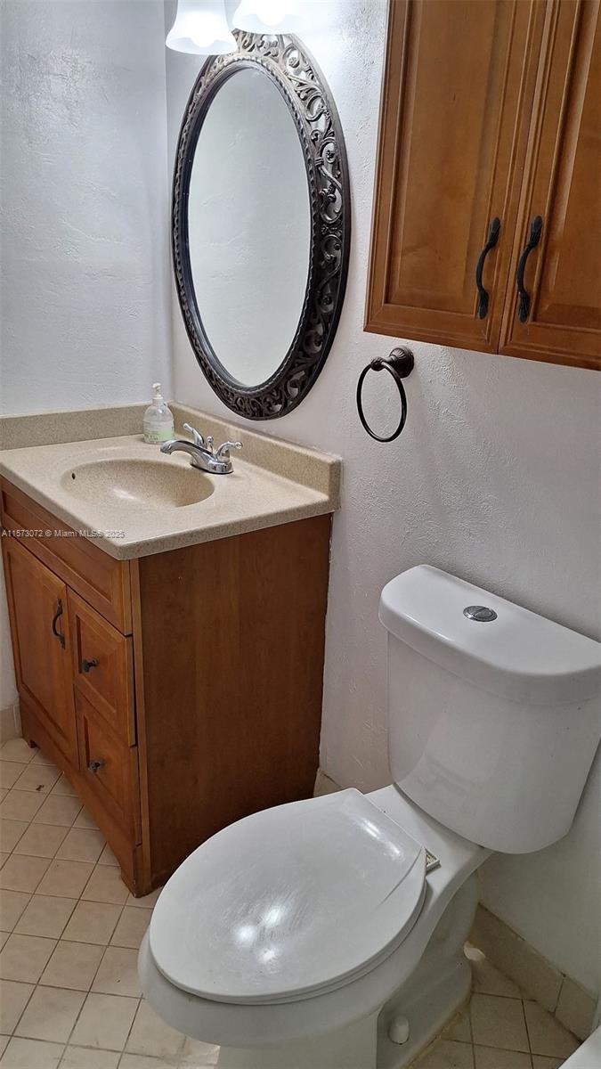 LAKE EMERALD CONDOMINIUM - Residential