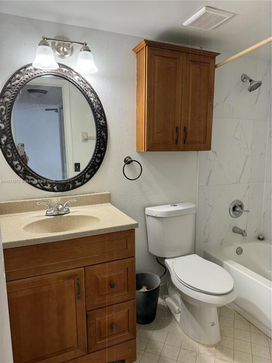 LAKE EMERALD CONDOMINIUM - Residential