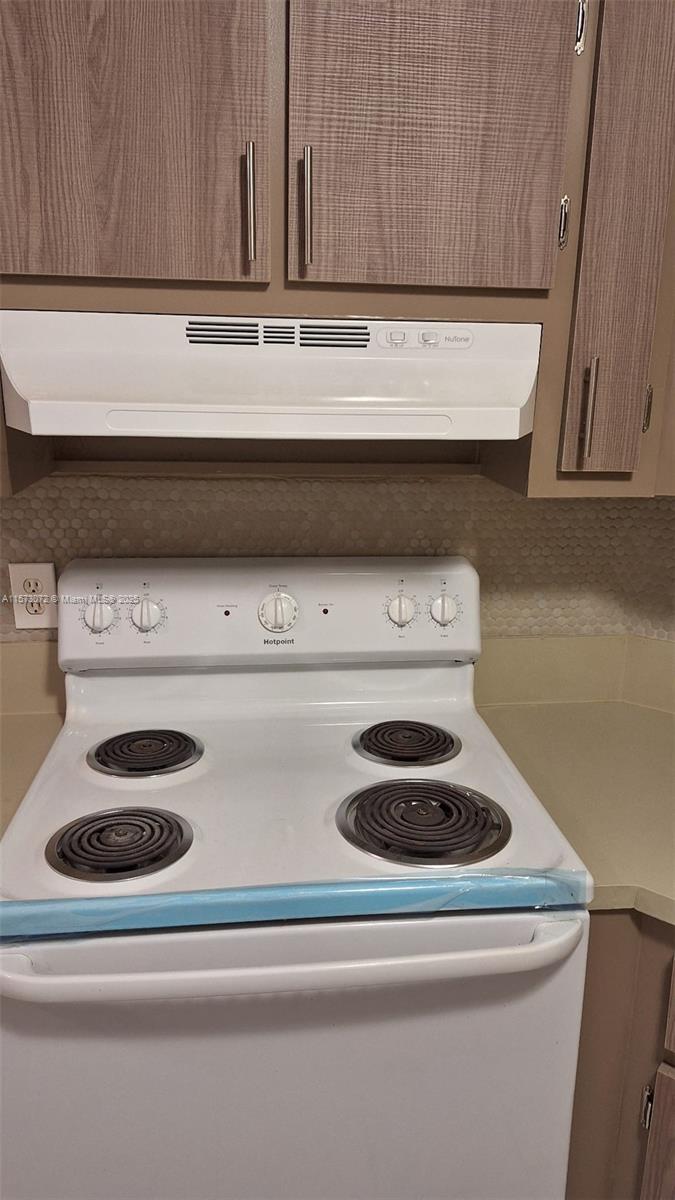 LAKE EMERALD CONDOMINIUM - Residential