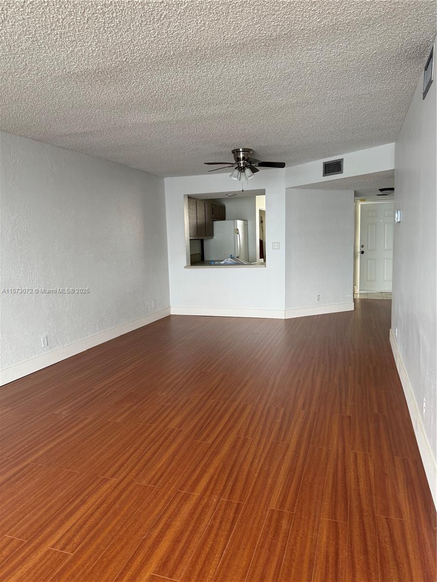 LAKE EMERALD CONDOMINIUM - Residential