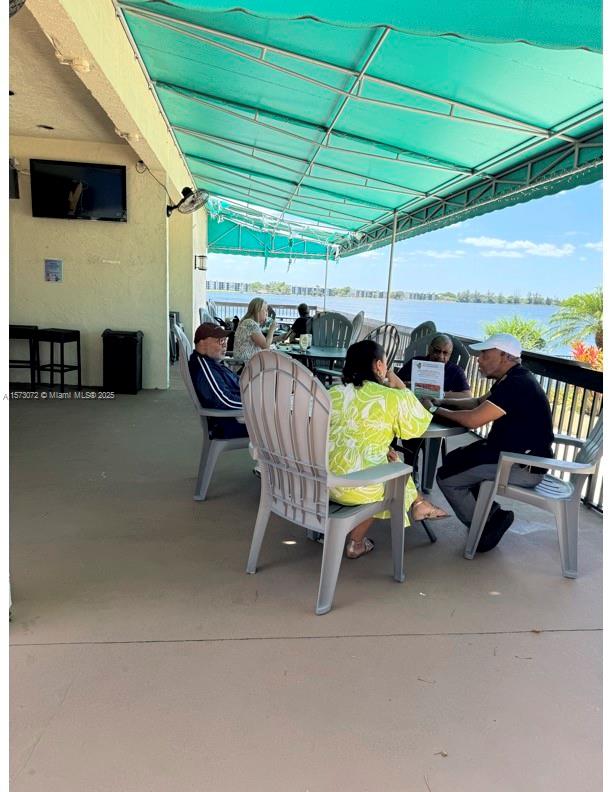 LAKE EMERALD CONDOMINIUM - Residential