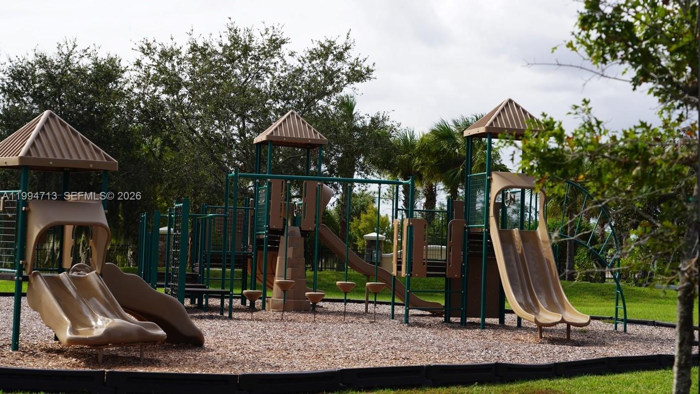 SHINGLE CREEK REVERVE - Residential