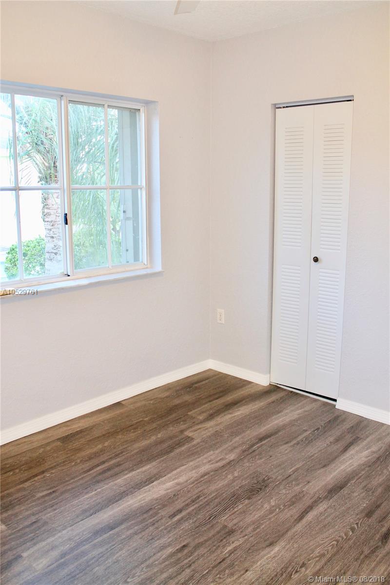 POINT ROYALE BLDGS FIVE&S - Residential