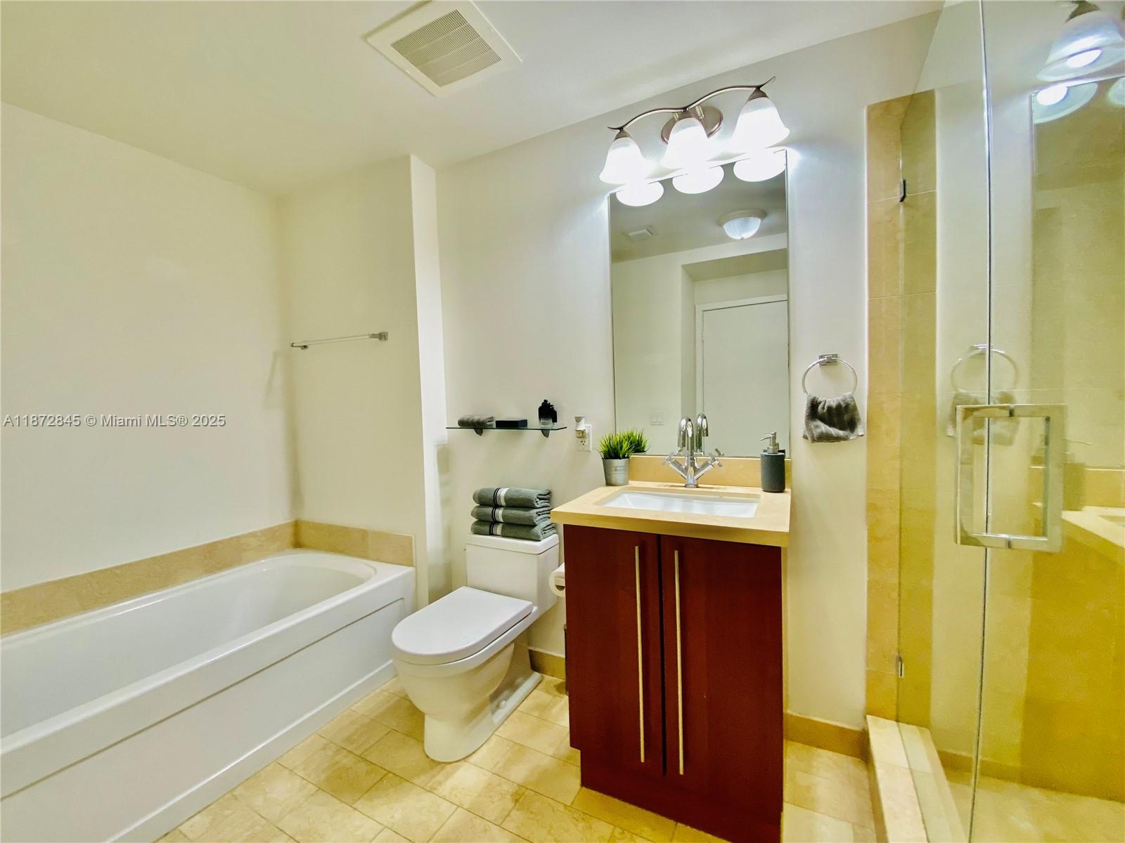 THE AXIS ON BRICKELL COND - Residential