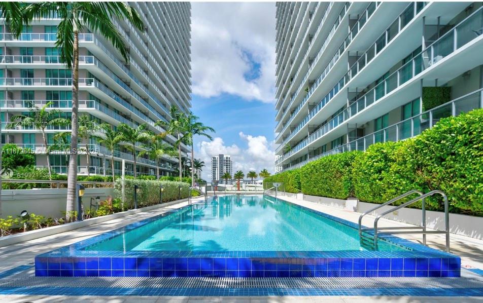 THE AXIS ON BRICKELL COND - Residential