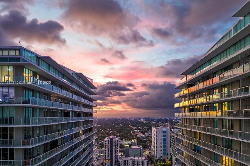 THE AXIS ON BRICKELL COND - Residential