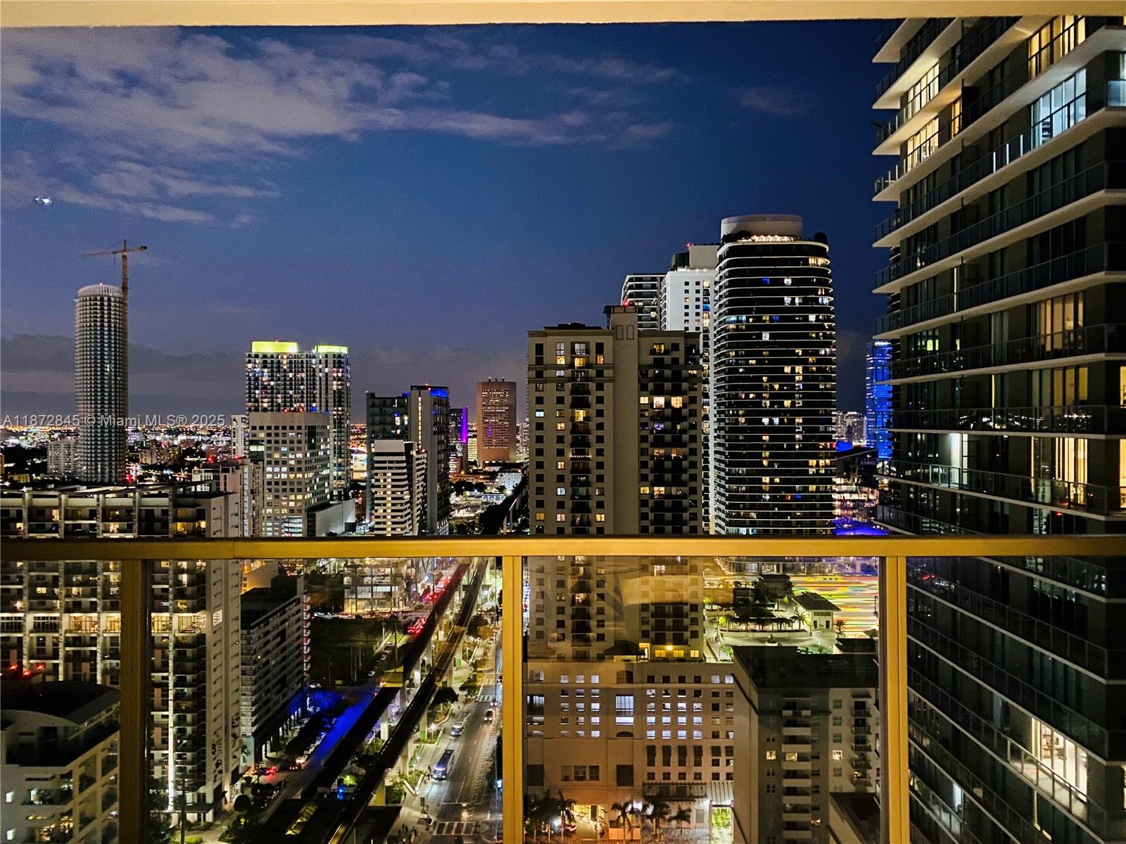 THE AXIS ON BRICKELL COND - Residential