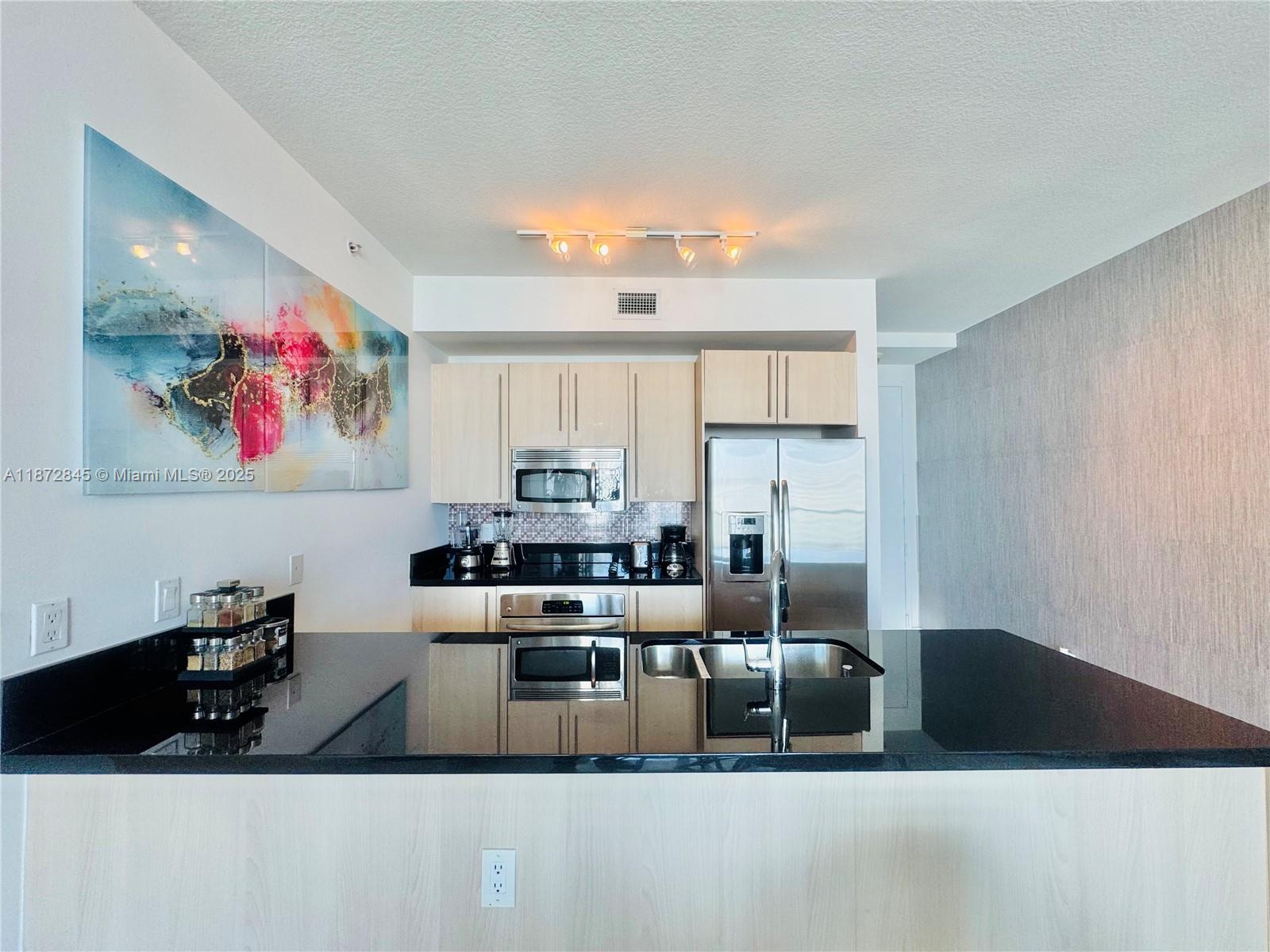 THE AXIS ON BRICKELL COND - Residential