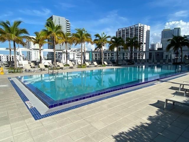 THE AXIS ON BRICKELL COND - Residential
