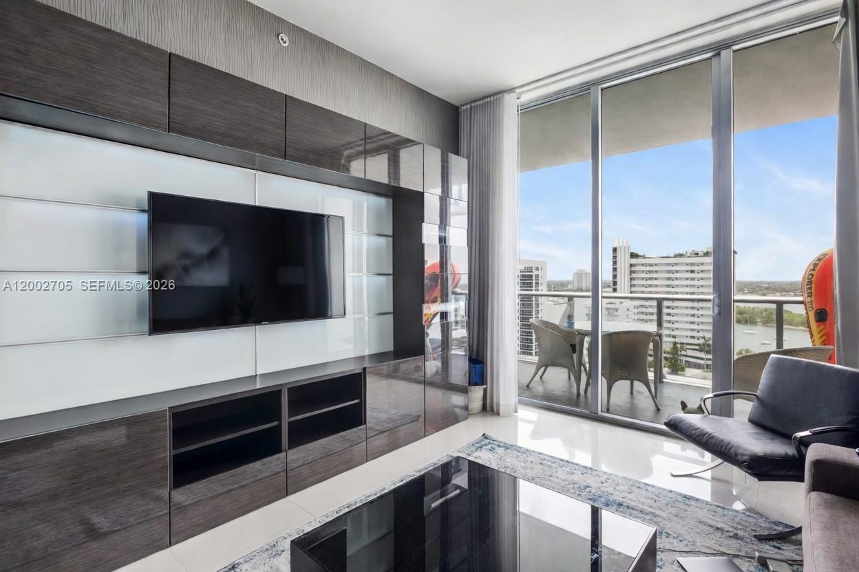 ELOQUENCE ON THE BAY COND - Residential