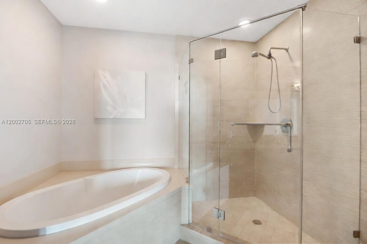 ELOQUENCE ON THE BAY COND - Residential