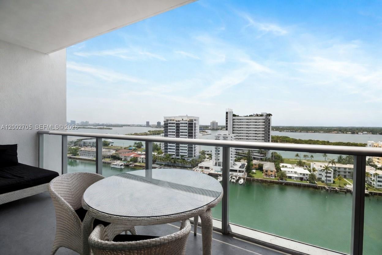 ELOQUENCE ON THE BAY COND - Residential