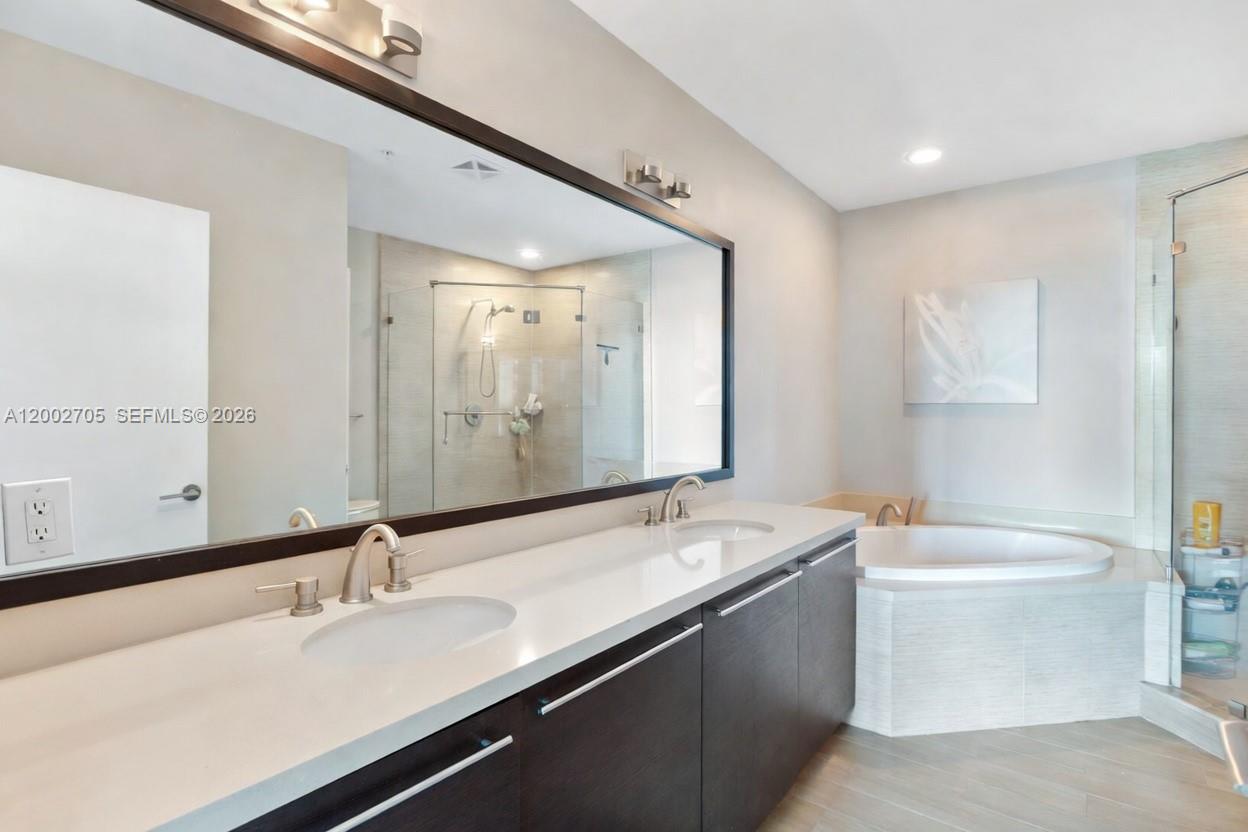 ELOQUENCE ON THE BAY COND - Residential