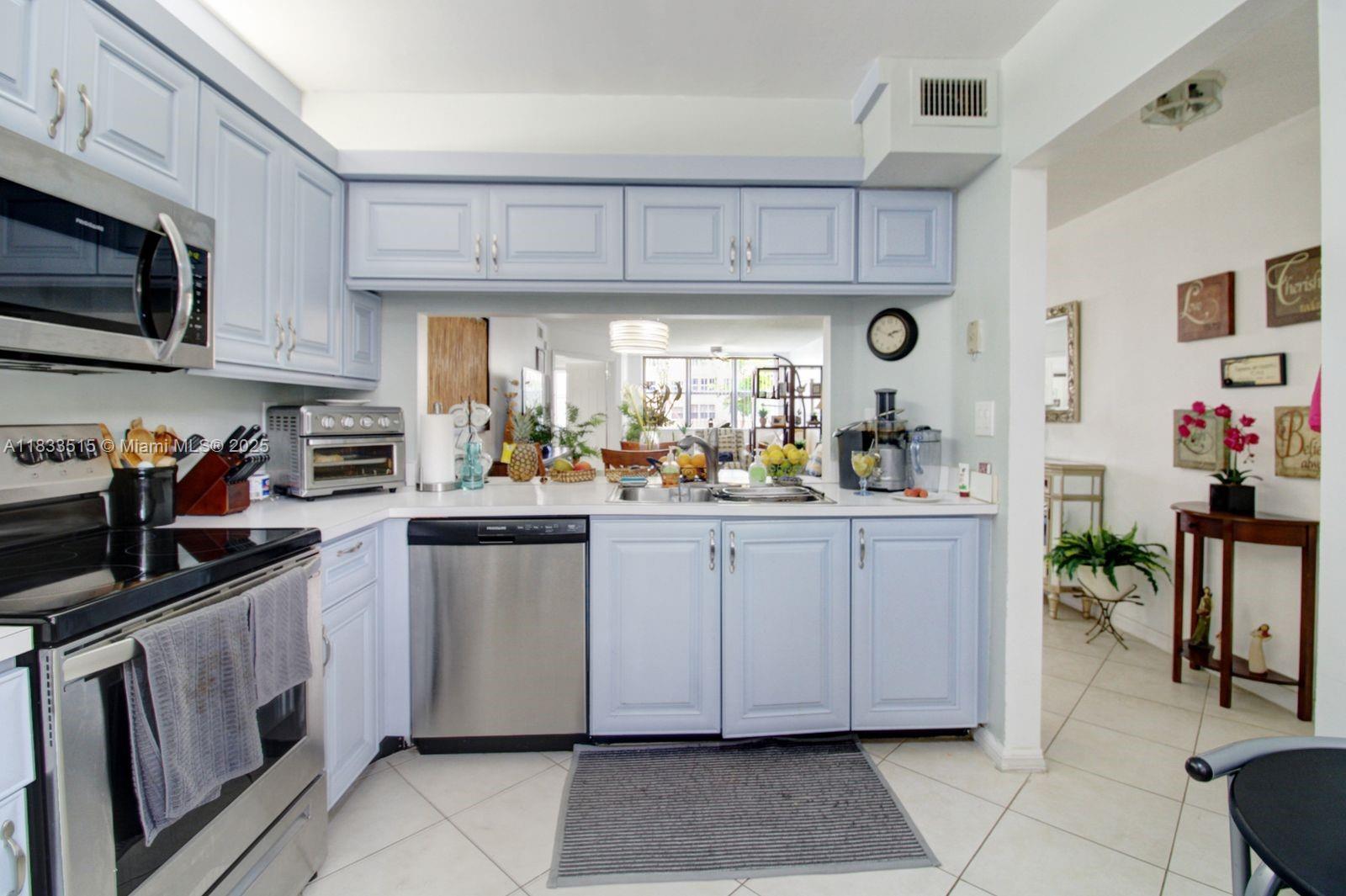 SUNRISE LAKES 186 CONDO - Residential