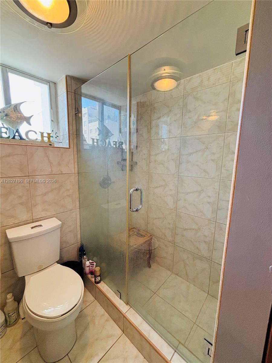 ISLANDER CONDO APTS - Residential