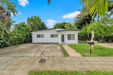 Photo of 924 W 28th St, Hialeah, FL 33010 (MLS # A11886318)