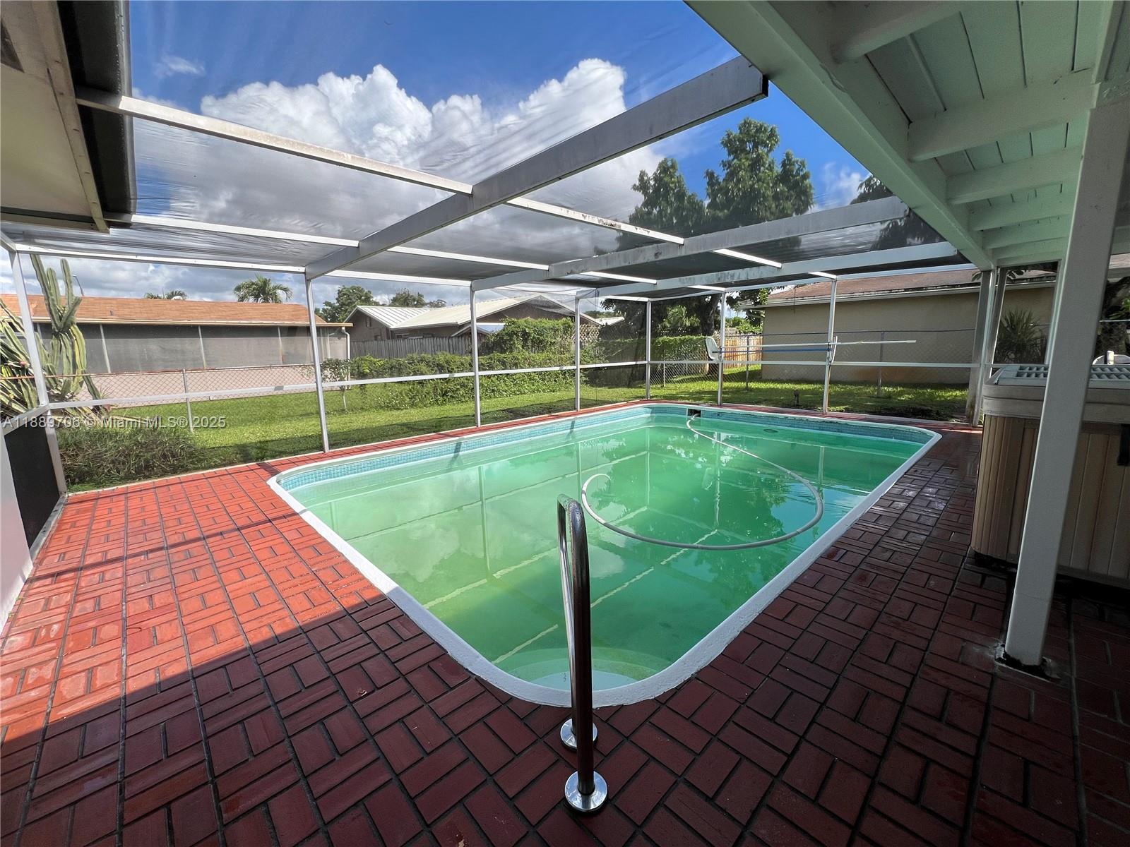 ARROWHEAD GOLF & TENNIS C - Residential