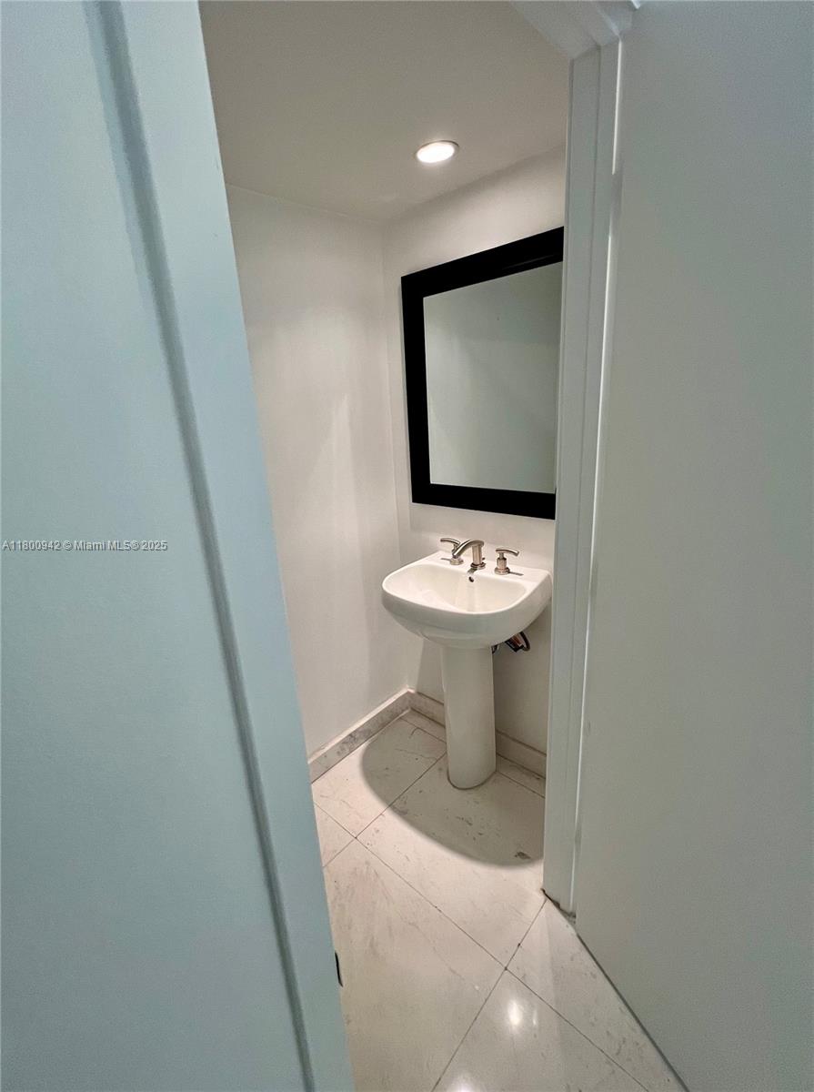 CARBONELL CONDO - Residential
