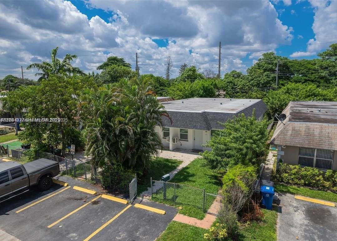 2/1 in the heart of Lauderdale Manors. Recently renovated and move in ready!