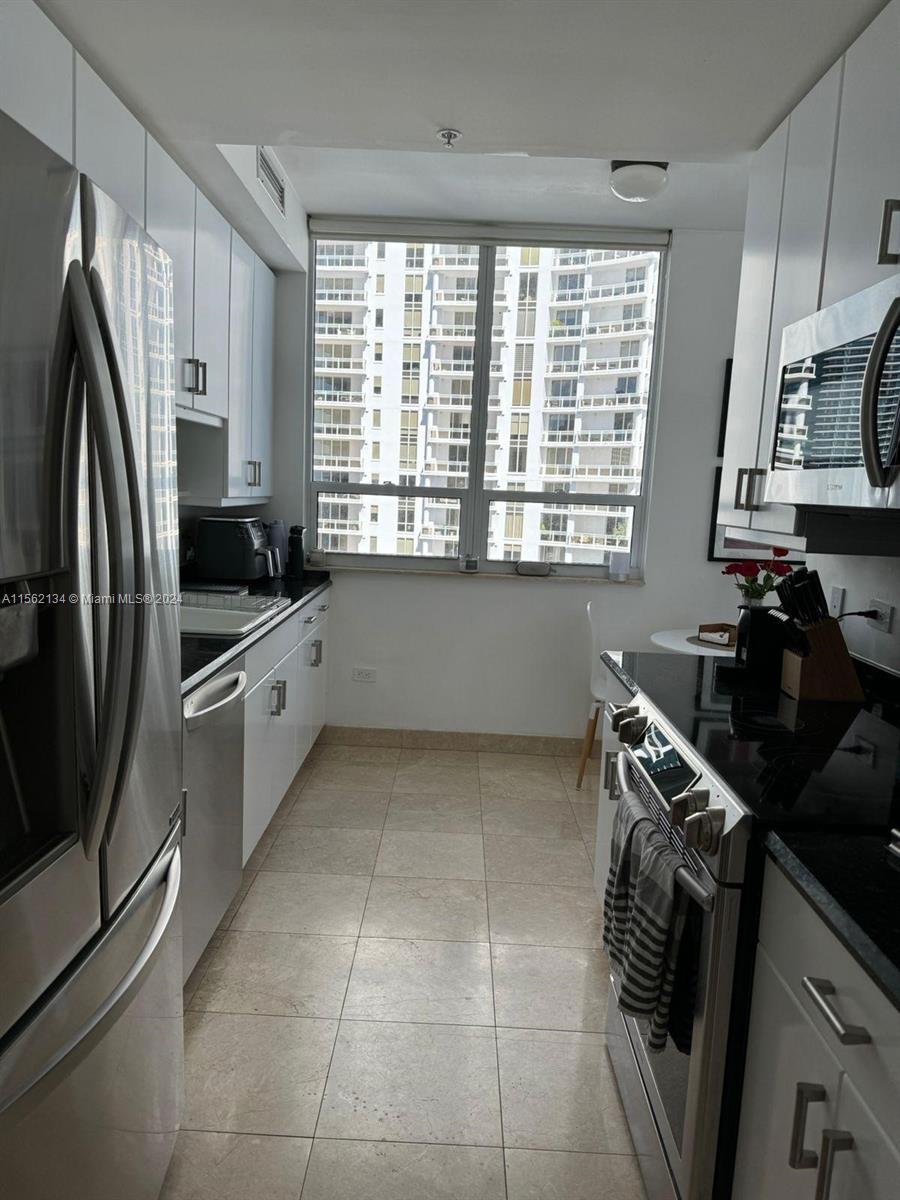 COURTS BRICKELL KEY CONDO - Residential Lease