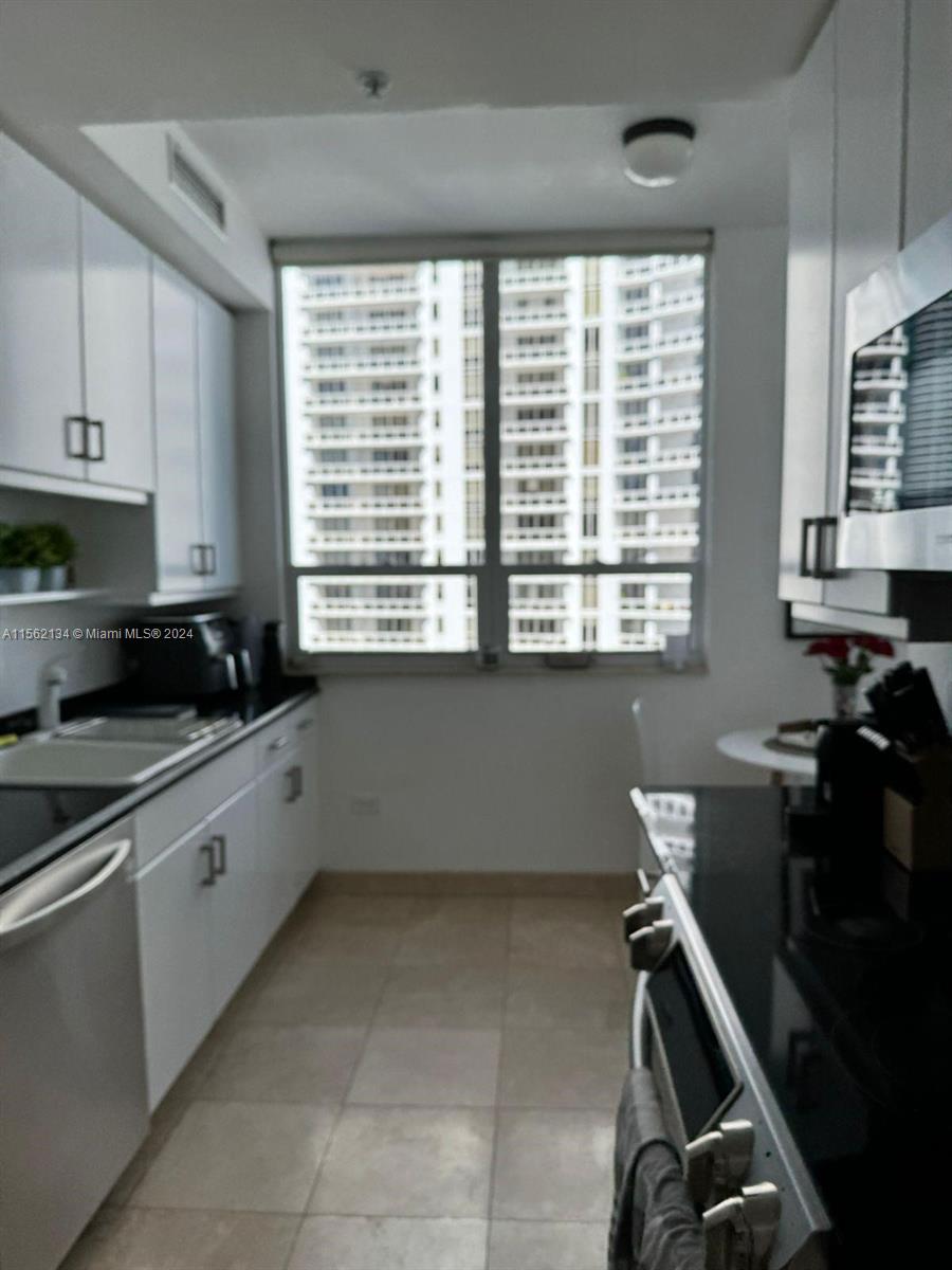 COURTS BRICKELL KEY CONDO - Residential Lease