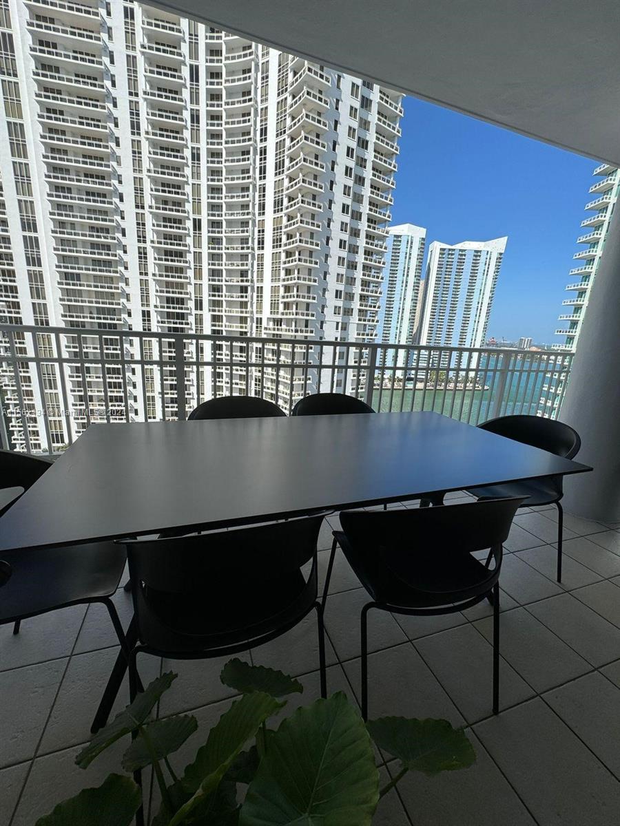 COURTS BRICKELL KEY CONDO - Residential Lease