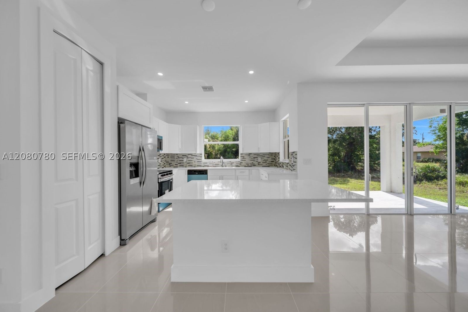 523 Harry Thayer Ave S