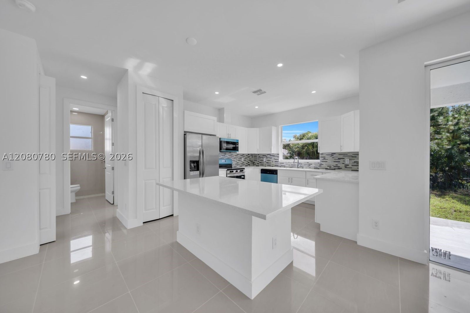 523 Harry Thayer Ave S