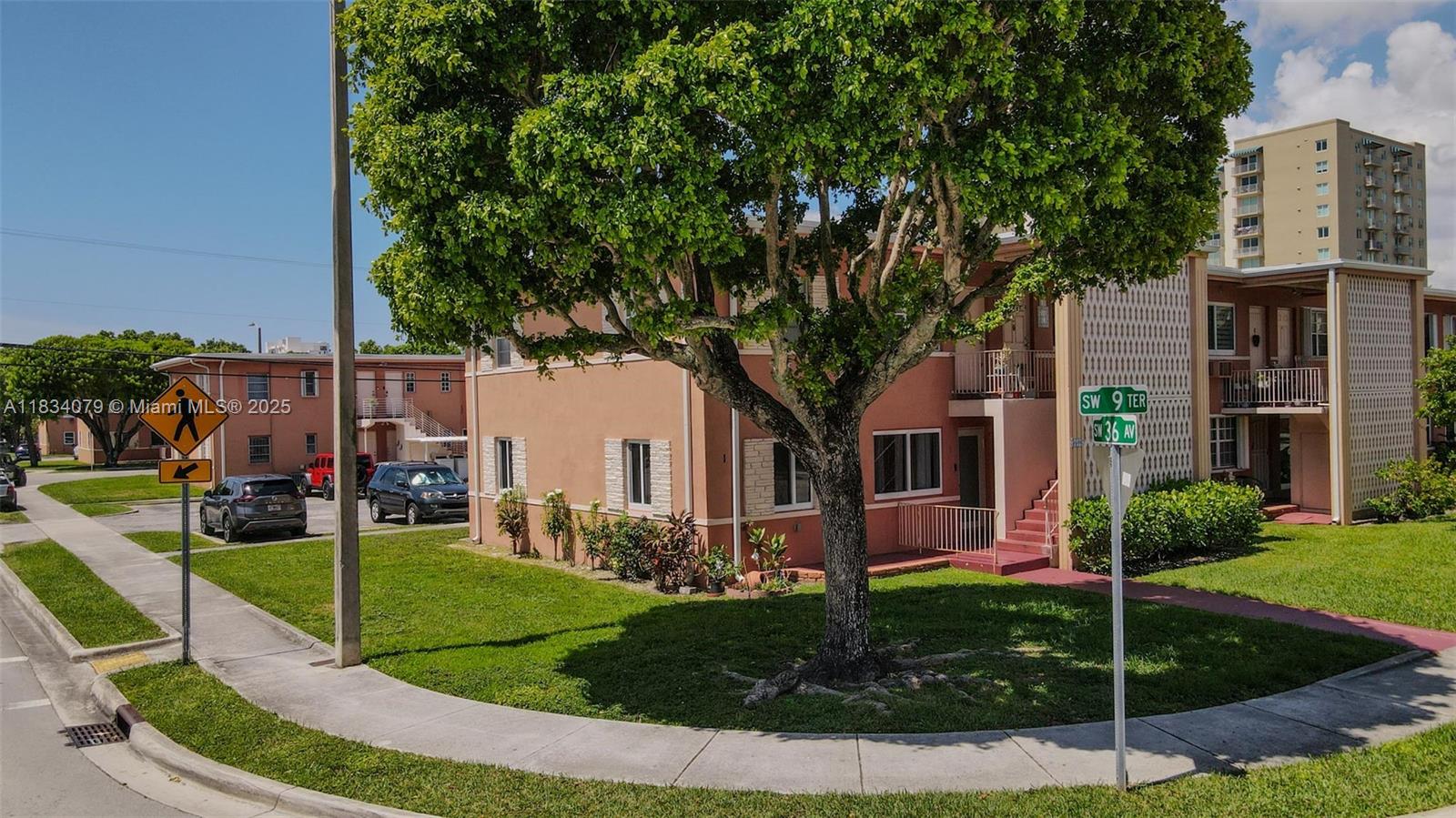 3600 SW 9th Ter 1B, Miami, FL, 33135/$275,000 1 3600 SW 9th Ter 1B