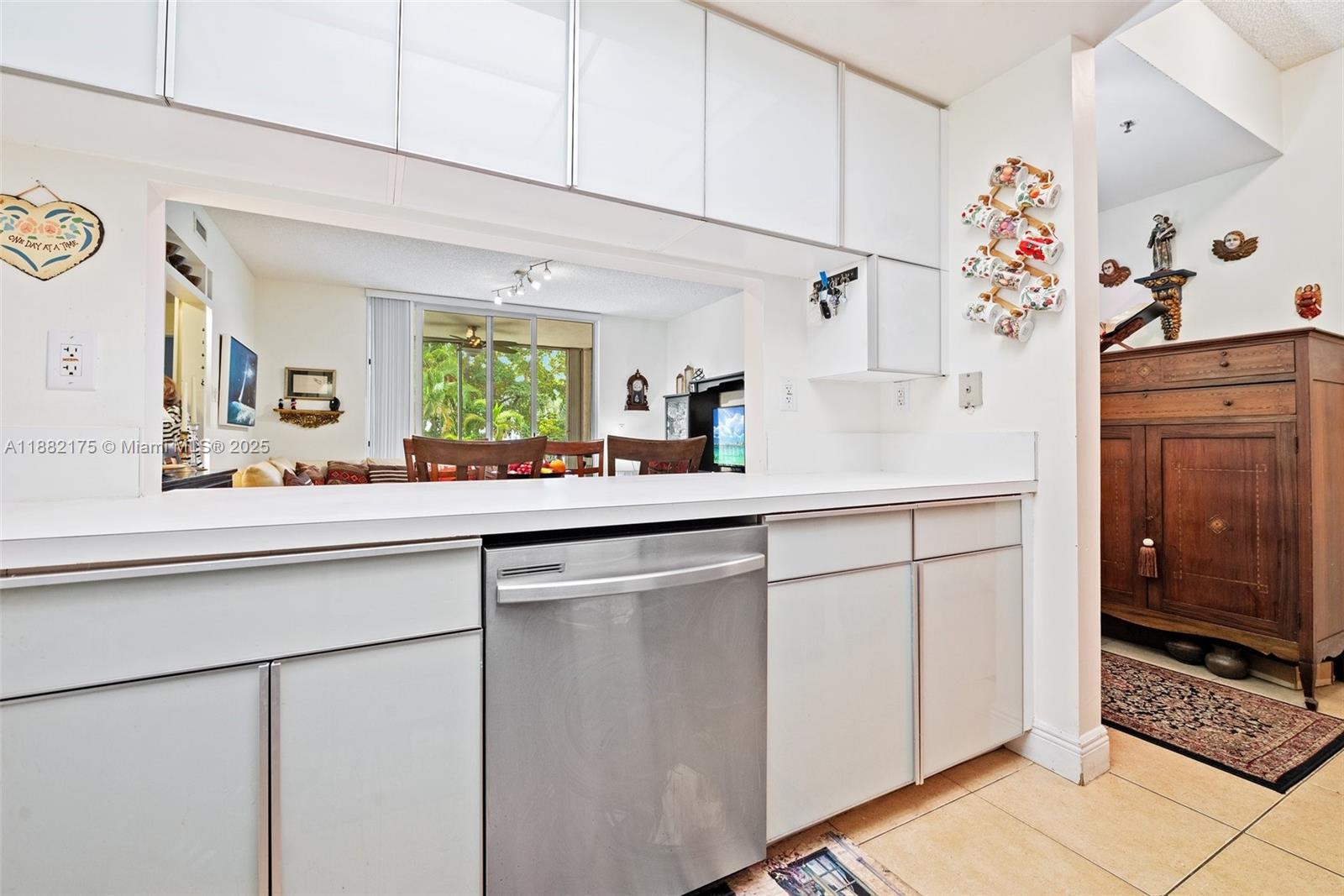 DORAL HOUSE CONDO NO 2 - Residential