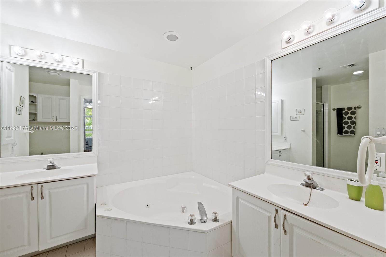 DORAL HOUSE CONDO NO 2 - Residential