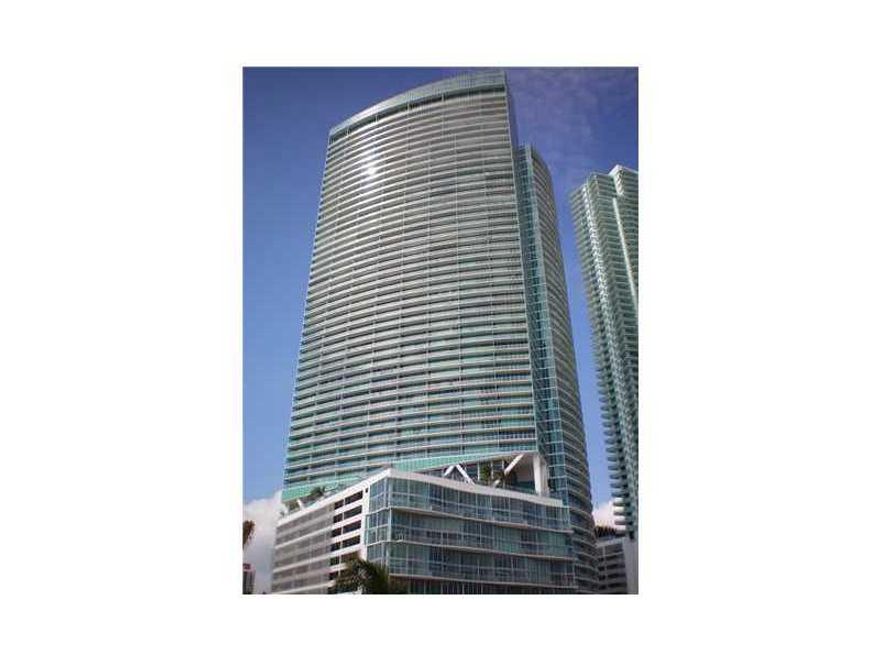 Marinablue.  Beautiful 2bed/2bath.  Marble floors throughout, stainless steel appliances, granite counter tops, terraces in both bedrooms.  Minutes from SOBE, Miami International and Brickell.  Within walking distance to AAA, Bayside and museum Park.  Abs olutely the best location in downtown.  Building offers: Two pool, beach volleyball, fitness center, business center and full security.