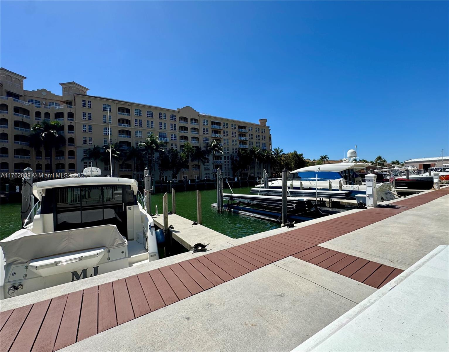 ARTECH RESIDENCES AT AVEN - Residential