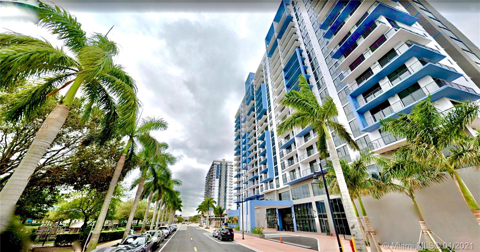 BRAND NEW 3/3! !! Short term rent available. Beautiful views of Downtown Doral Park and Miami Skyline. Great schools, restaurants, parks and Publix within walking distance. Unit can be converted into two separated units with its own independent entrance doors: 701-B a 2 bedrooms and 2 bathrooms unit, and 701A a studio with 1 bathroom. Porcelain floors throughout the unit, stainless steel appliances with an open space kitchen. Washer and Dryer inside the unit. High impact windows. 2 assigned parking spaces plus Valet Parking. Short term rent available.