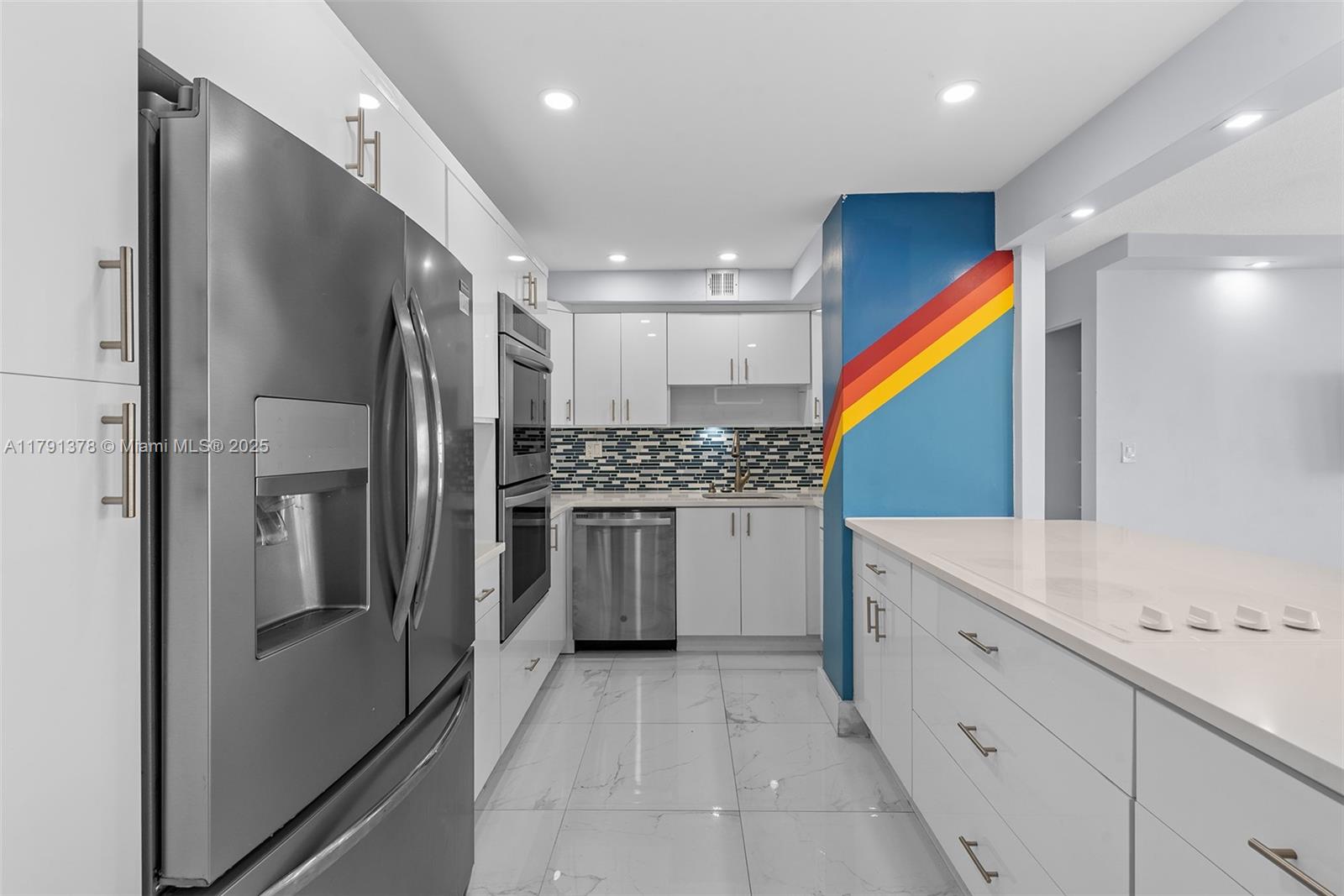 COMMODORE PLAZA CONDO - Residential
