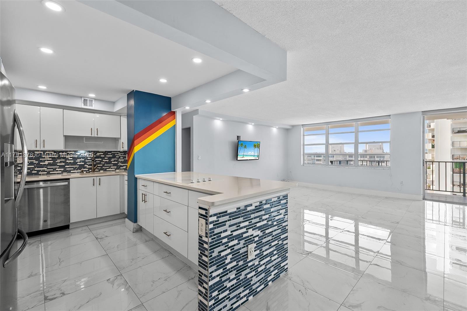 2780 NE 183rd St 2106