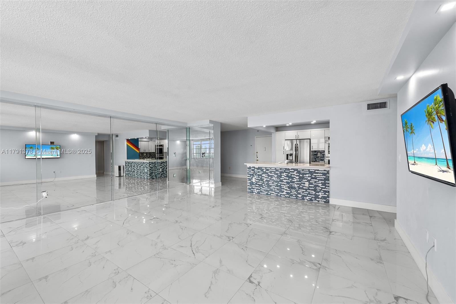 2780 NE 183rd St 2106