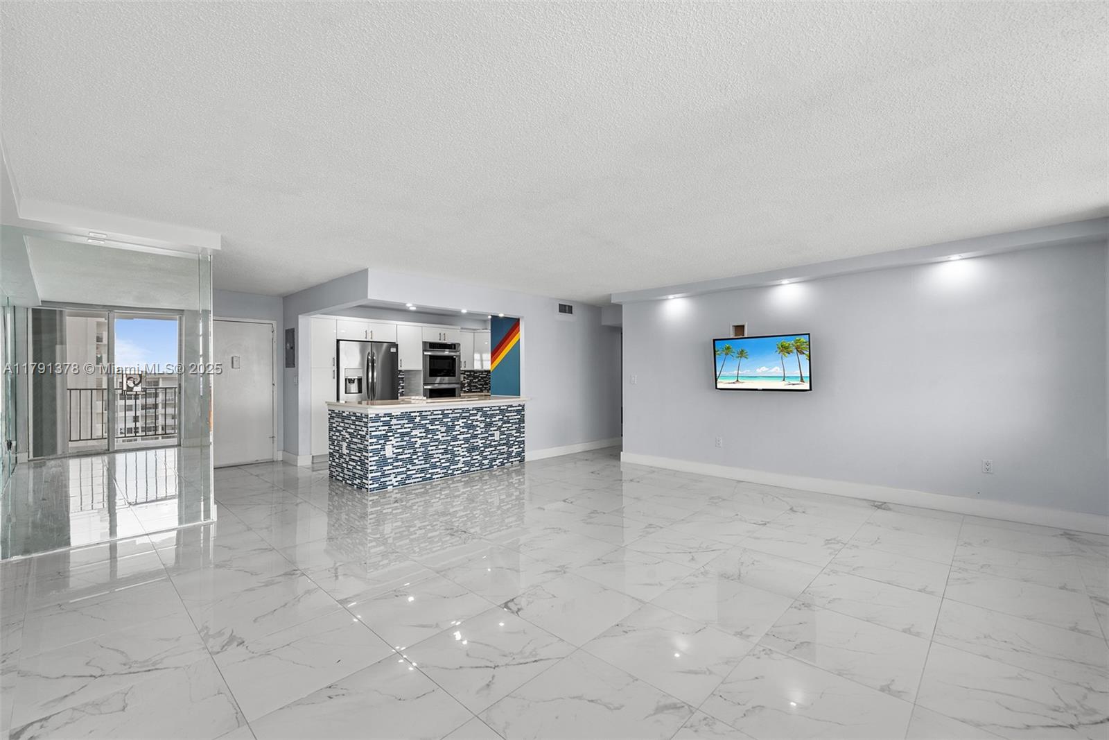 COMMODORE PLAZA CONDO - Residential