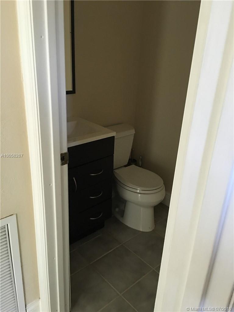 Hollywood Gardens 1 Condo - Residential Lease