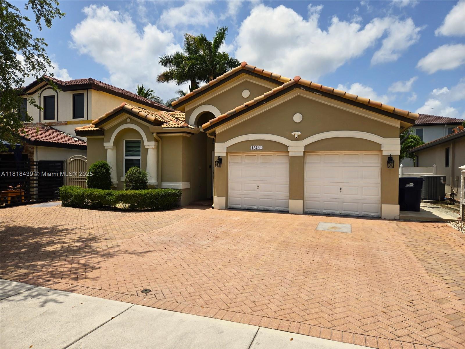 Rental Property at 15429 Sw 25th Ter, Miami, Broward County, Florida - Bedrooms: 4 
Bathrooms: 2  - $3,900 MO.