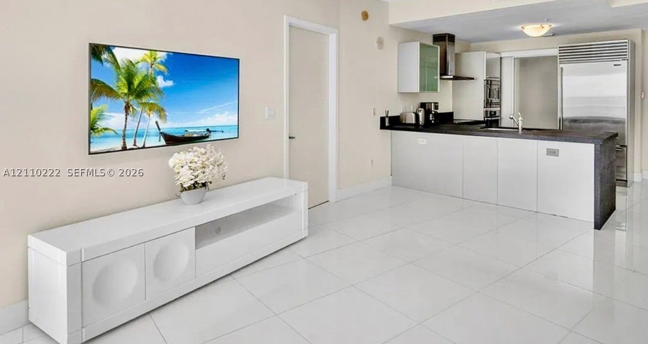 18201 Collins Ave 2008